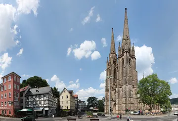 1024px-Elisabeth-Kirche-Marburg.jpg
