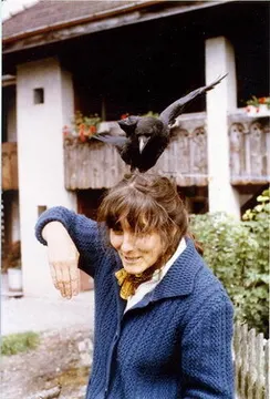 Hélène et son corbeau